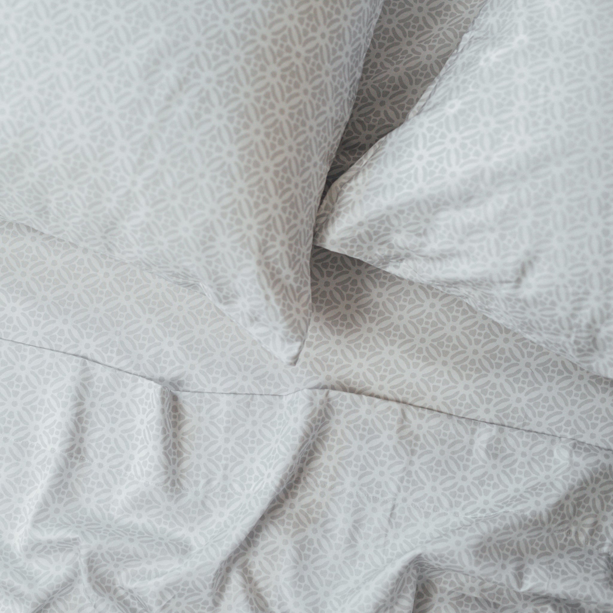 Flache Bettlaken mit Bio-Prague™-Muster – Live Grund